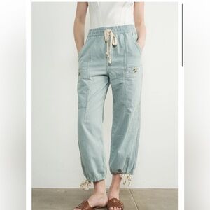 Urban Daizy Blue Striped Cropped Pants